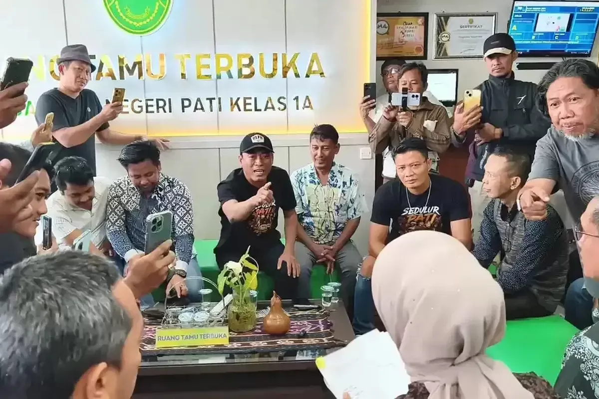 Botok Pati Siram Hakim merangkap Jubir PN Pati