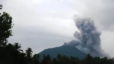 Gunung Ibu Erupsi 106 Kali Gempa Sehari, Aktivitas Tinggi