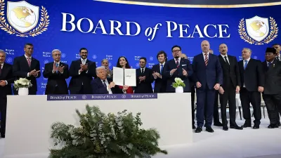 Board of Peace Donald Trump Diprotes Hamas