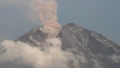 Gunung Semeru Erupsi 3.000 Meter Masyarakat Diminta Waspada Siaga