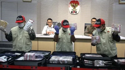 KPK Jebloskan Pejabat Bea Cukai BBP ke Sel Tahanan