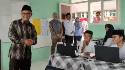 Mendikdasmen Abdul Mu'ti Batalkan Pembelajaran Daring Massal April 2026