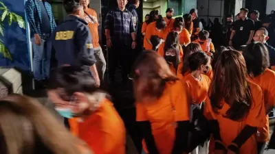 Bareskrim Gerebek Markas Judi Internasional di Hayam Wuruk, 321 Ditangkap