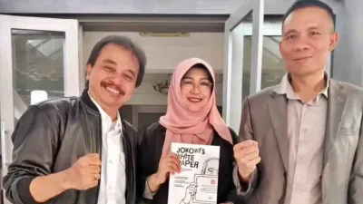 Serang Jokowi dr Tifa Tolak Damai Di Persidangan Kasus Ijazah