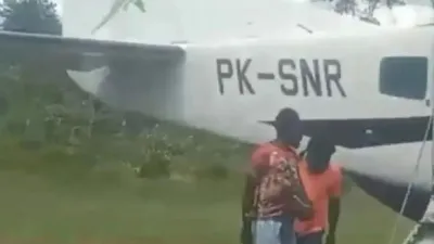 Pesawat Smart Air Ditembak di Papua Selatan, 2 Pilot Tewas 13 Penumpang Selamat
