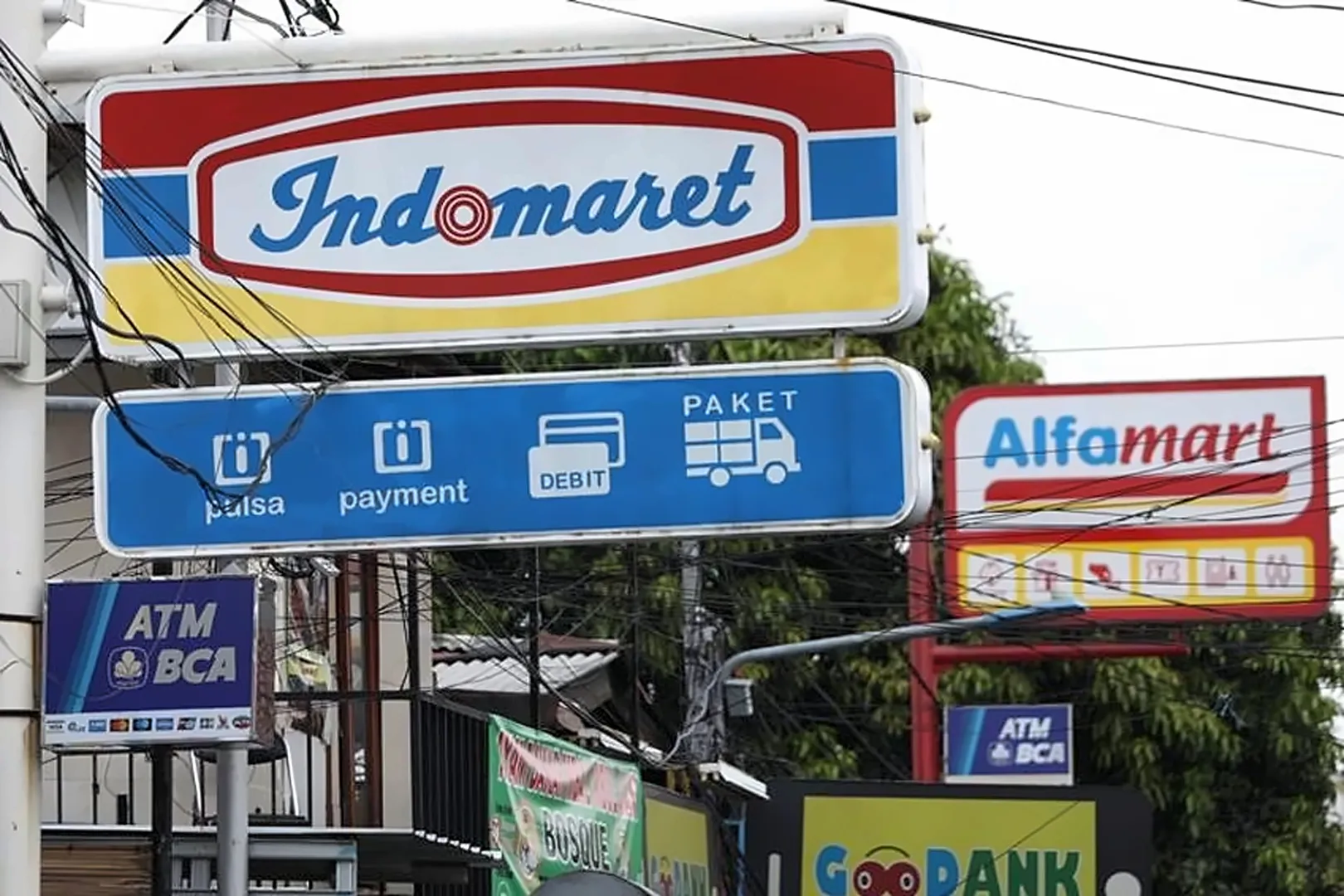 Gerai Alfamart dan Indomaret