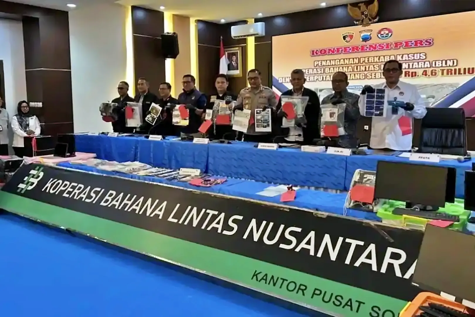 Konferensi Pers Kasus Koperasi BLN