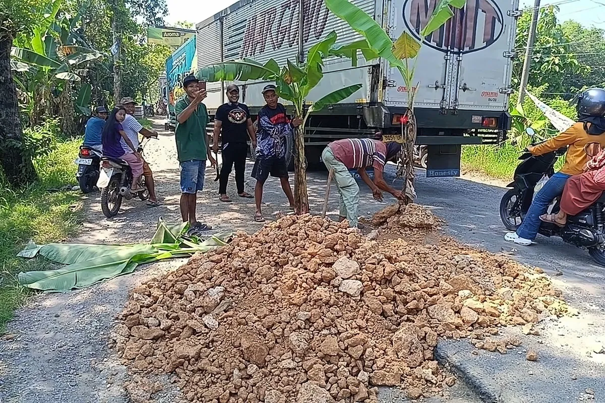 Jalan rusak Blora