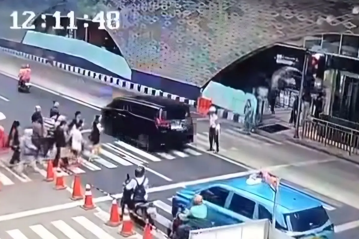 Gubernur DKI Minta Satpam Pemukul Alphard Menerobos Tidak Dipecat