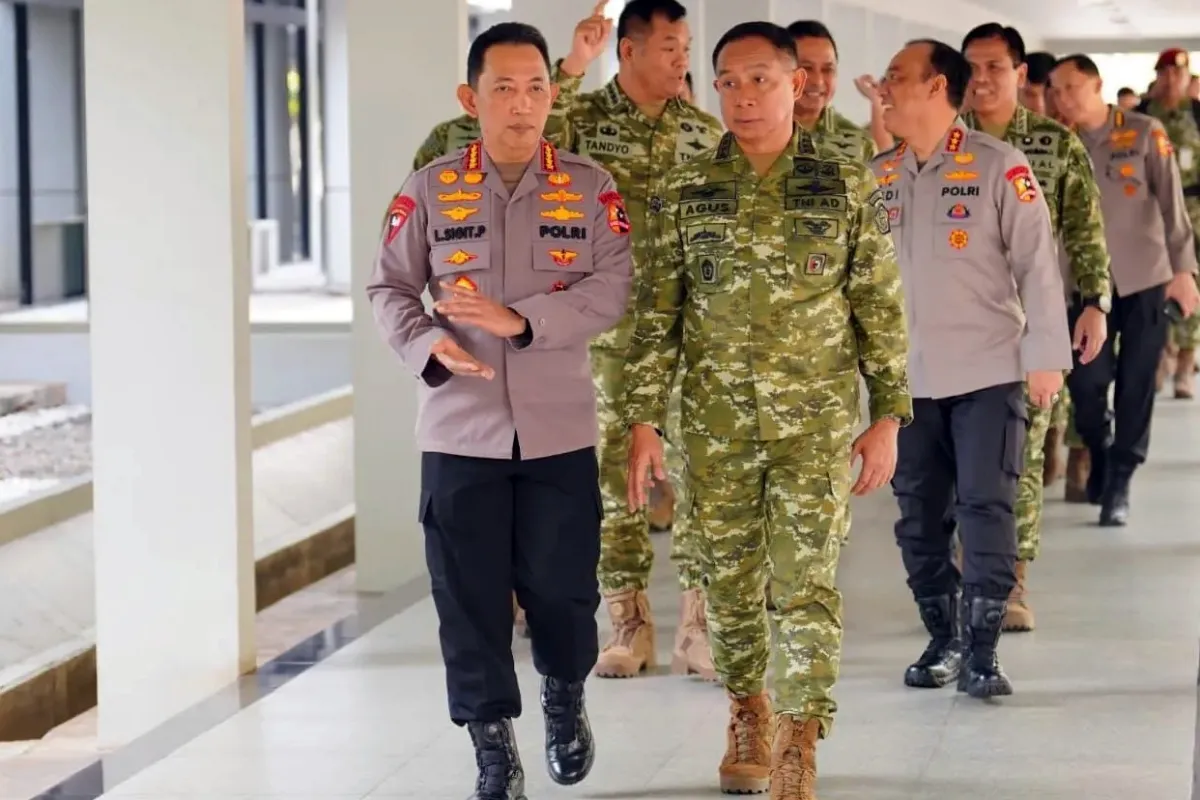 Kapolri Sambangi Mabes TNI Usai Absen Rapat Satgas PKH