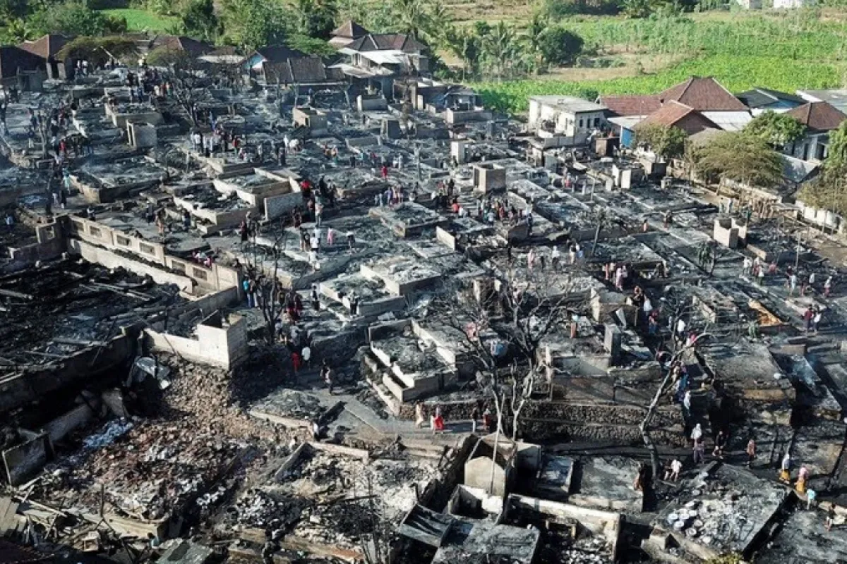 Kebakaran Kampung Adat Sade