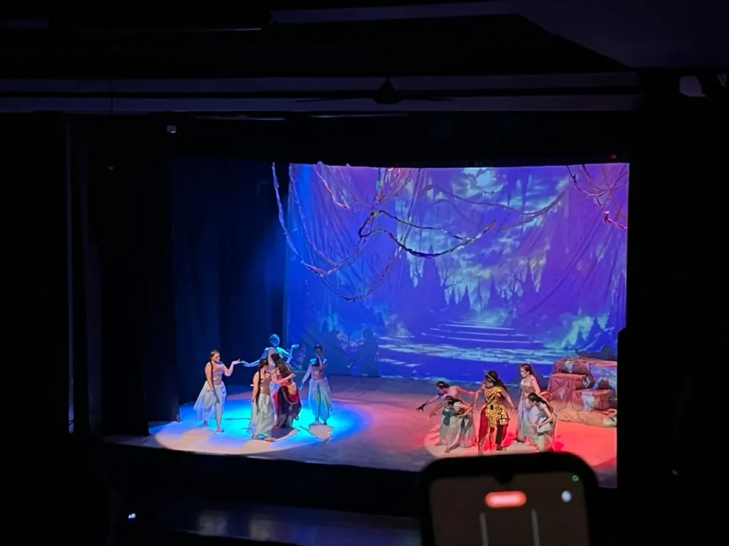Pergelaran Teater di FTDI